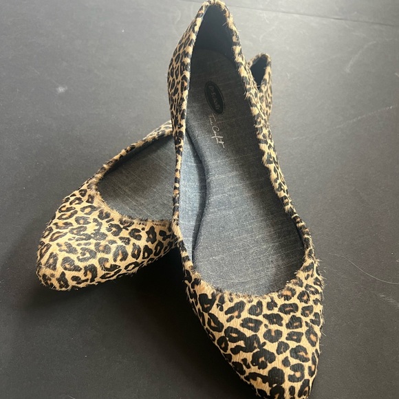 Dr. Scholl's Shoes - Ladies pointed toe leopard print ballet flat shoe